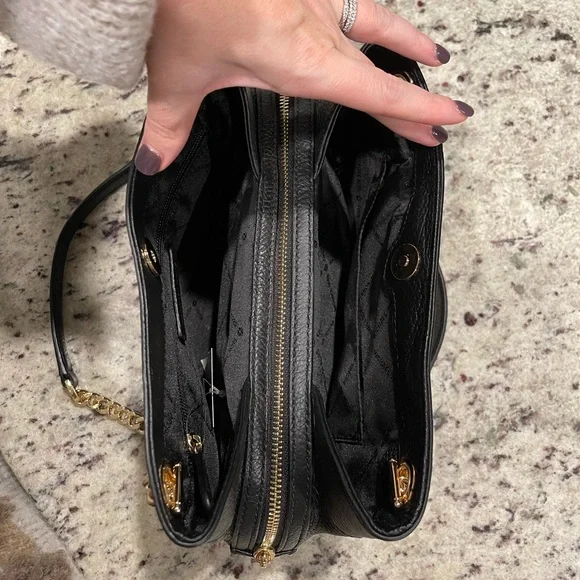 Michael Kors Jet Set Messenger - Picture 3 of 4